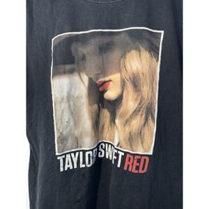 TAYLOR SWIFT Tee Shirt 2013 The Red Tour Concert Band Gildan Tag Swiftie Size M